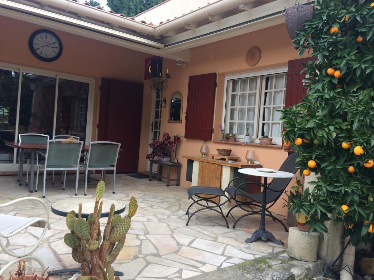 Chambre Dans Villa Charmante Vallabrègues Екстериор снимка