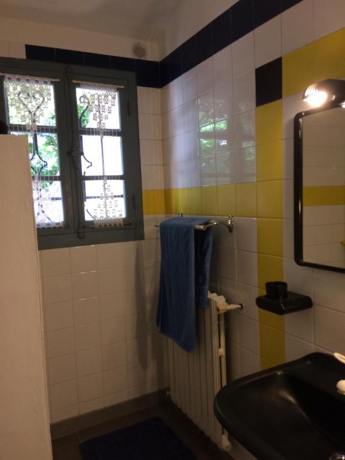 Chambre Dans Villa Charmante Vallabrègues Екстериор снимка