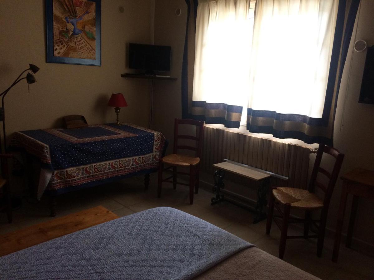 Chambre Dans Villa Charmante Vallabrègues Екстериор снимка