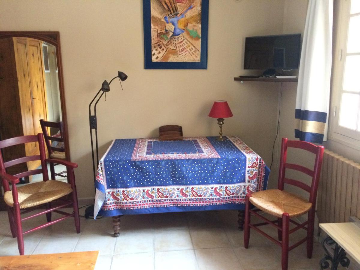 Chambre Dans Villa Charmante Vallabrègues Екстериор снимка